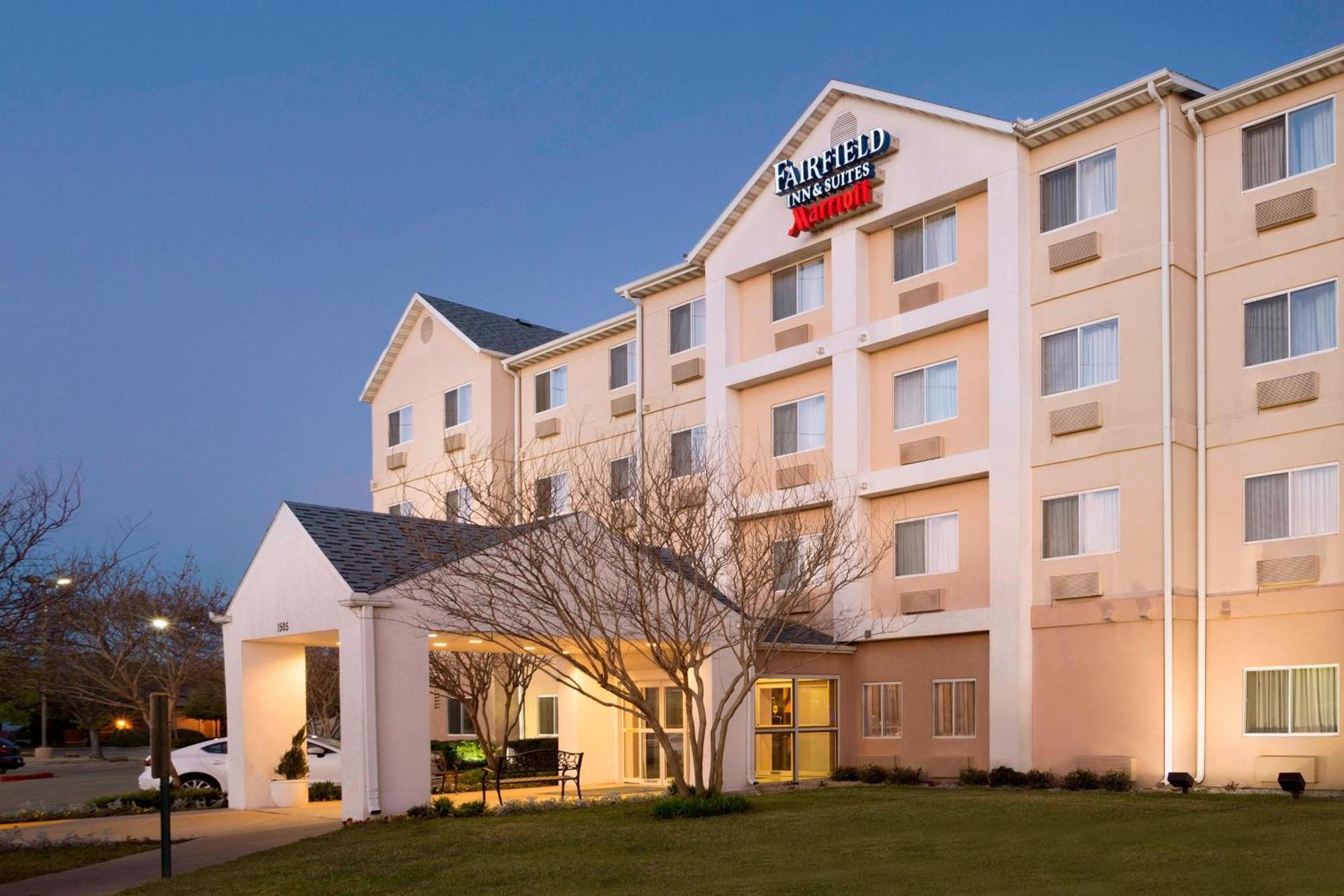 Fairfield Inn & Suites Fort Worth University Drive מראה חיצוני תמונה