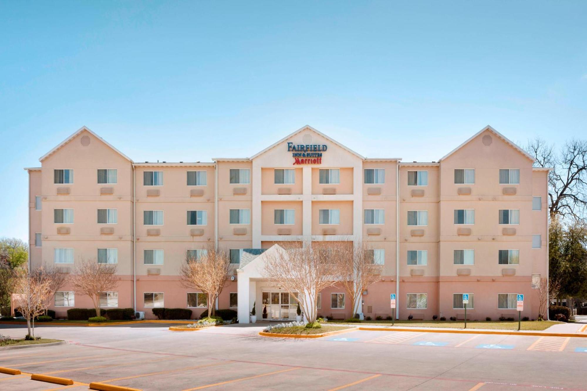 Fairfield Inn & Suites Fort Worth University Drive מראה חיצוני תמונה